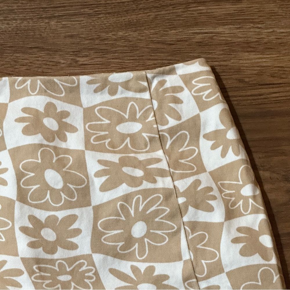 Love On A Hanger Retro Print Mini Skirt Beige White Size 1 - Picture 3 of 12